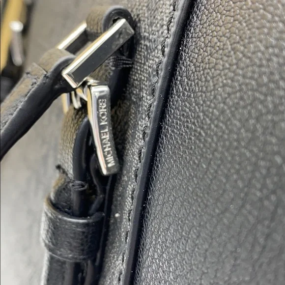 MICHAEL KORS CHARLOTTE LARGE TOP ZIP TOTE Black